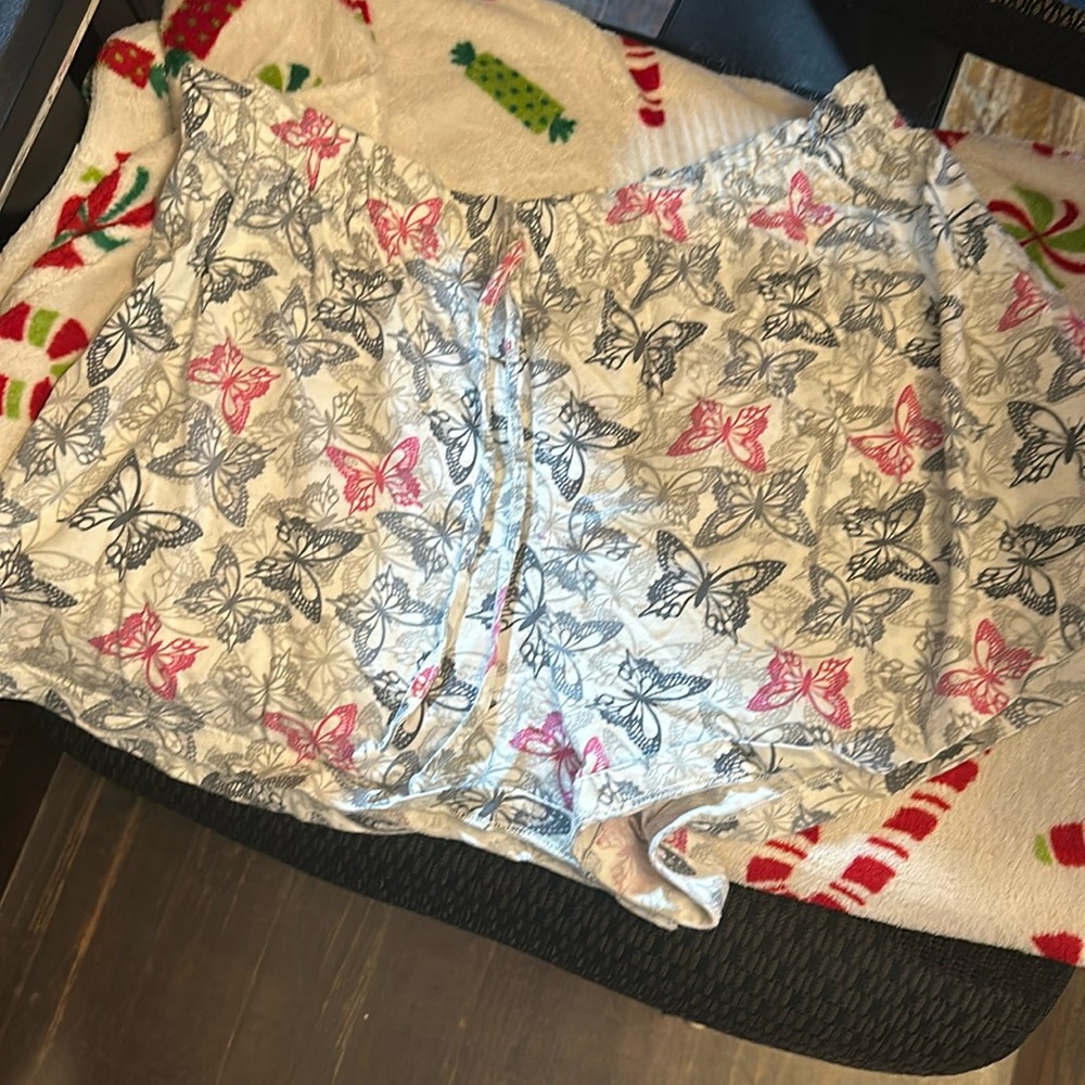 Sleep walkers tie/drawstring sleep shorts w/butterflies-Med